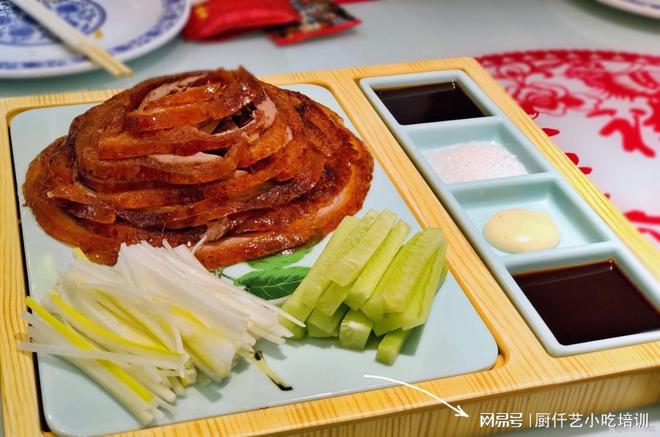 攻略掌握正宗技艺开启餐饮新篇章！爱游戏app网站烤鸭技术培训全(图3)