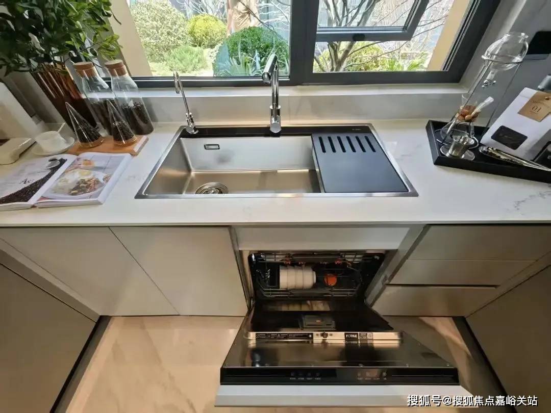 )-楼盘欢迎您-小区环境-户型-价格-地址-楼盘详情售楼处电话-交房时间ayx爱游戏app中环铂樾(售楼处)首页网站-中环铂樾销售中心(营销中心(图2)