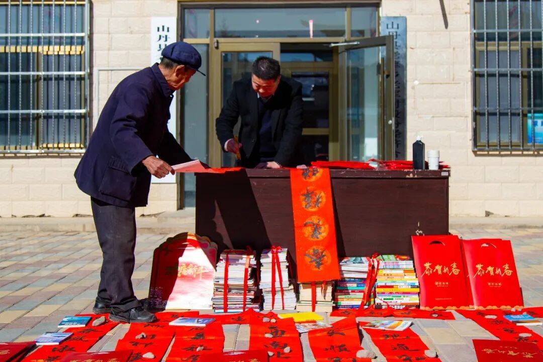 节前慰问进乡村暖心送福情意浓——张掖公路事业发展中心开展联系村节前慰问活动(图3)